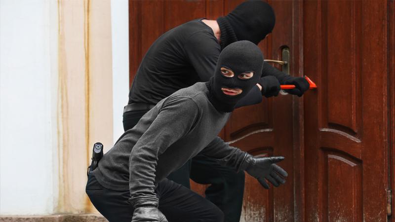 لص يسرق هاتف آيفون ويراسل مالكه لطلب كلمة المرور في الهند