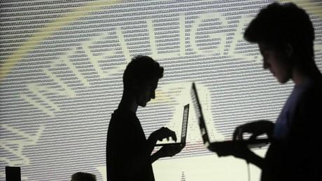 إيران ترفع أسعار خدمات الإنترنت والهاتف المحمول نحو 40%