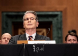 وزير الخزانة الأمريكي: قادة إيران ينقلون أموالهم إلى الخارج "بشكل جنوني"