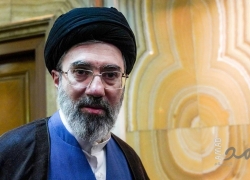 خامنئي: سننقل إدارة مضيق هرمز إلى مرحلة جديدة