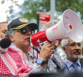 بيترو يتهم اليمين في أمريكا والإكوادور بالتدخل في الانتخابات الكولومبية