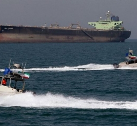 سفينة حاويات تتعرض لإطلاق نار قرب مضيق هرمز من قبل الحرس الثوري