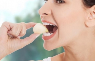 3 مشاكل صحية تزول نهائيا عند تناول الثوم نيئا يوميا