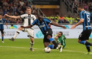 روما يكشف عورات إنتر ميلان قبل صدام برشلونة في دوري الأبطال