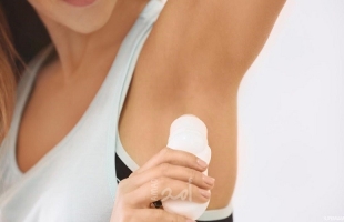 اعرفى الفرق بين مزيل رائحة العرق ومضاد التعرّق؟