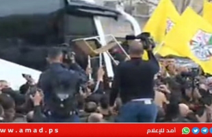 خروج الأسرى الفلسطينين المحررين ضمن الدفعة الرابعة في اتفاق غزة- فيديو