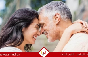 لماذا تنجذب بعض النساء إلى الرجال الأكبر سنًا؟