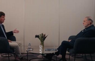 هاكابي يهاجم كارلسون ويتهمه بنشر ادعاءات غير مؤكدة حول "حق اليهود"