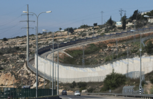 القدس: جيش الاحتلال  يعدم طفلين قرب الجدار العازل