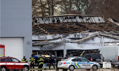 السلطات التشيكية تحقق في حريق بمجمع أسلحة مرتبط بإسرائيل