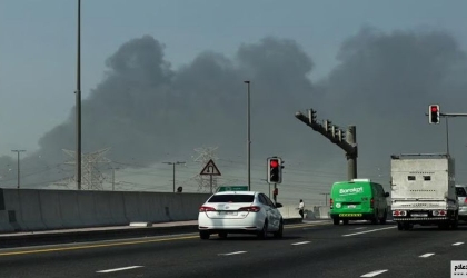 أبو ظبي: اندلاع حرائق بمصنع بروج للكيماويات إثر سقوط شظايا اعتراض ناجح