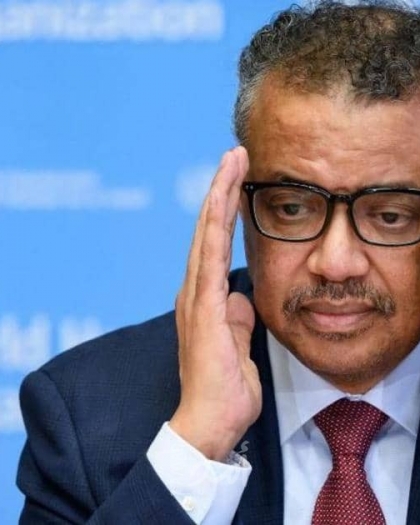 مدير الصحة العالمية يروي عن نجاته من الموت خلال غارة إسرائيلية على مطار صنعاء - فيديو