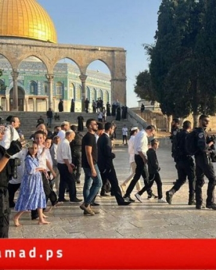 مئات المستوطنين يقتحمون باحات المسجد الأقصى في ذكرى “مسيرة الأعلام” ودعوات إلى المواجهة